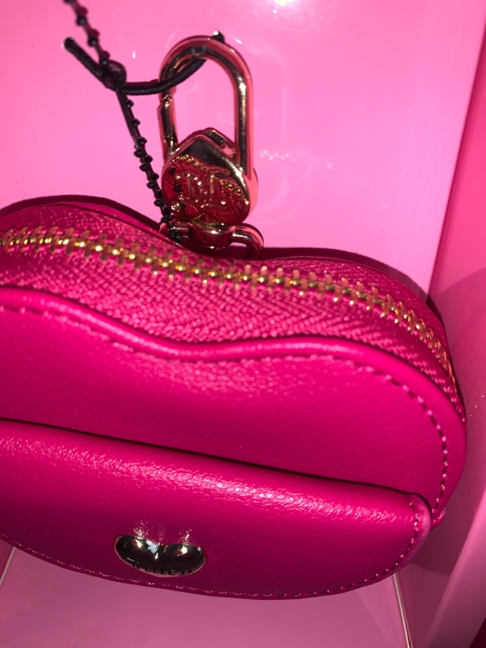 ๐- Juicy Couture PUFFY CAMERA CROSSBODY with Charm Accents AND COIN POUCH - Picture 7 of 11